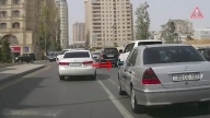 Как водители превращают дороги Баку в мусорную свалку