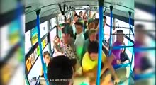 Sərnişini söyən avtobus sürücüsünün ağız-burnunu vurub partdadılar