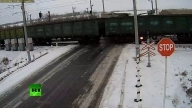 Два поезда «разорвали» грузовик на железнодорожном переезде в Казахстане