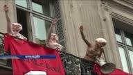 Голые FEMEN во Франции преградили дорогу финансируемой Путиным Марин Ле Пен