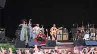 Lenny Kravitz' rips trousers and penis falls out during show Full video
