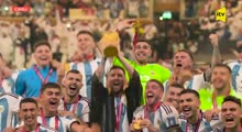 Argentina tarixində 3-cü dəfə dünya çempionu olur. Messi Kuboku başı üzərinə qaldırır!