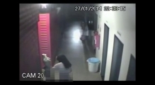 [CCTV] Thief breaks into shopping mall and tries to have sex with mannequin